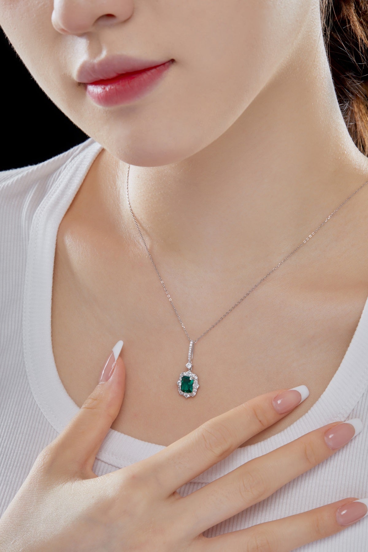 Collar de diamantes verdes