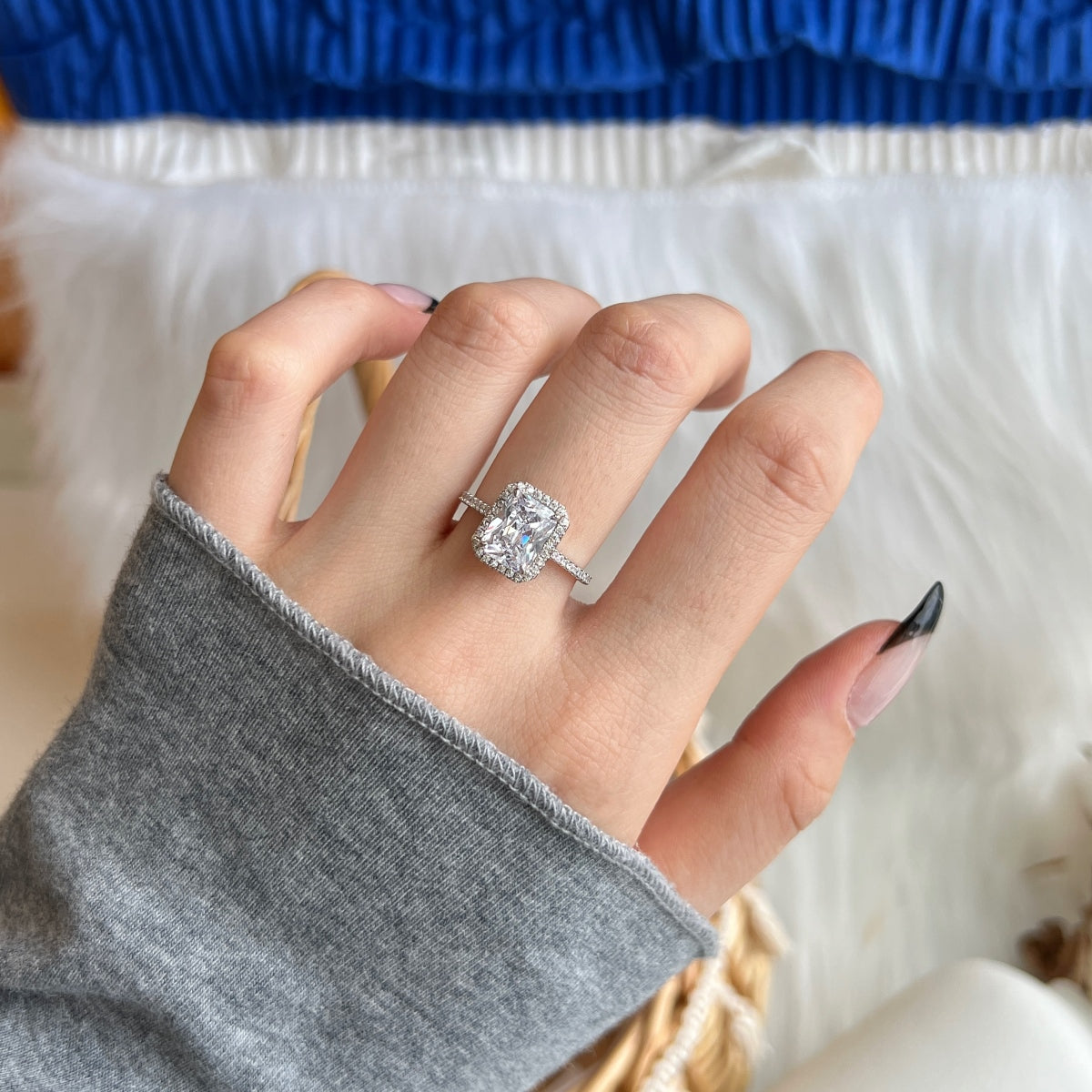 Anillo de diamantes rectangulares blancos