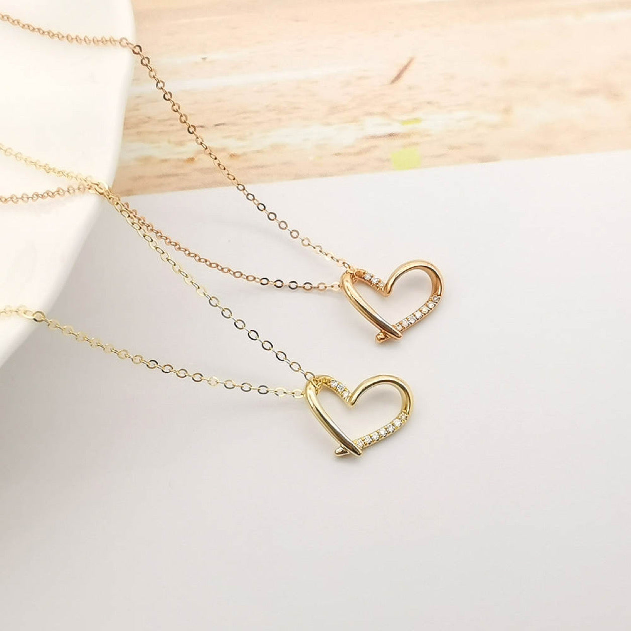 Collar de diamantes naturales en forma de corazón en oro de 18 quilates