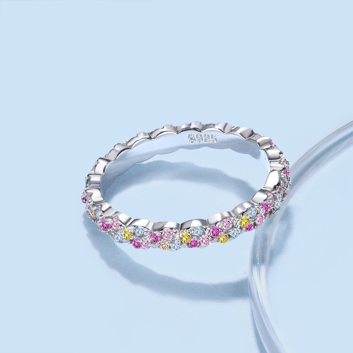 Anillo de diamantes de colores