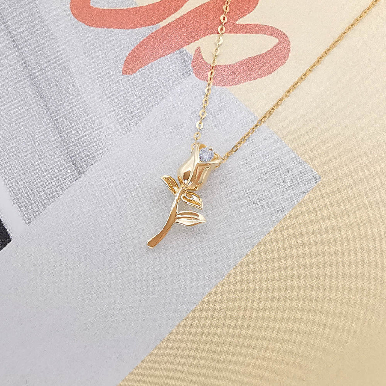 Collar de diamantes naturales con forma de flor en oro de 18 quilates