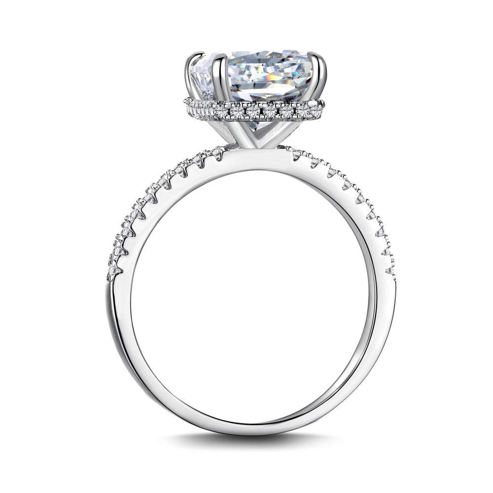 Anillo de diamantes blancos radiantes