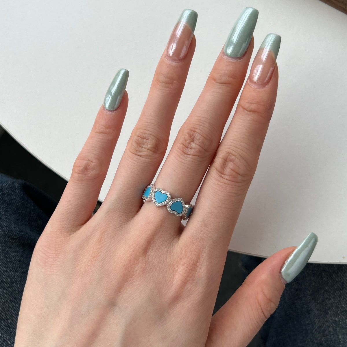Anillo de diamantes con corazón de turquesa