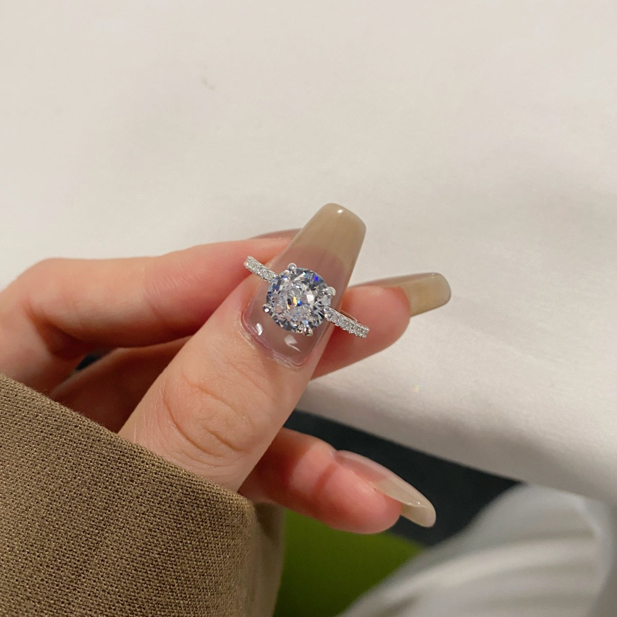 Anillo de diamantes blancos