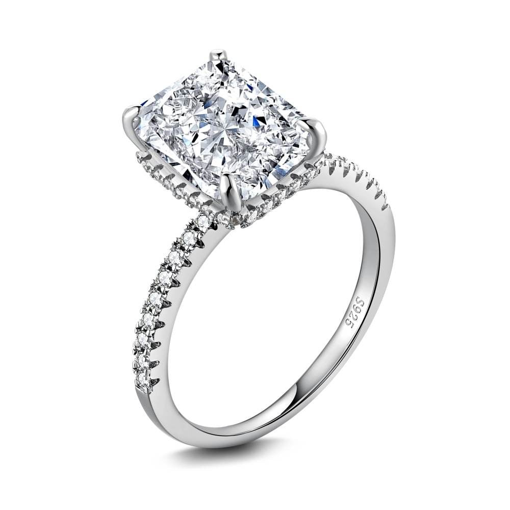 Anillo de diamantes blancos radiantes
