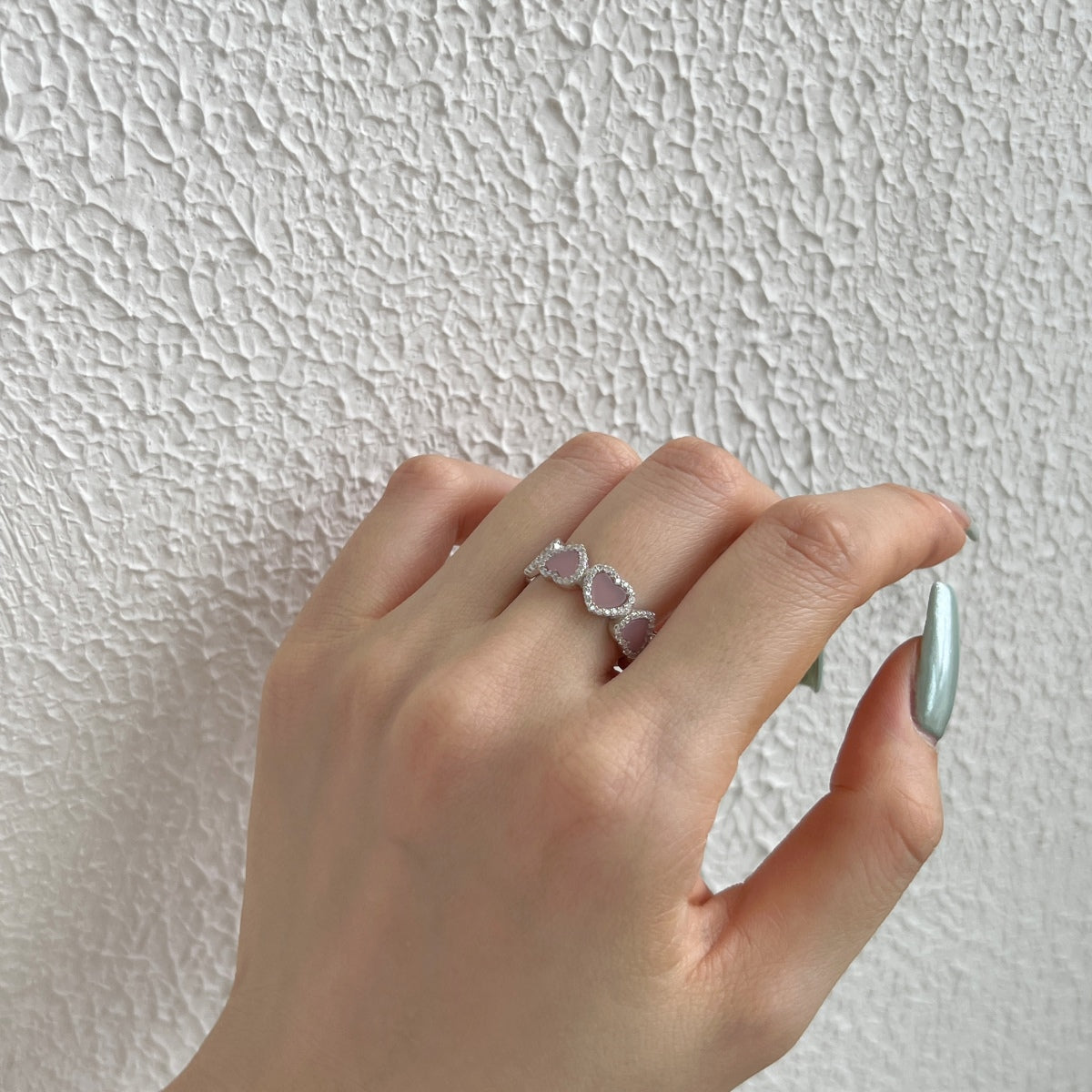 Anillo de diamantes con corazón rosa