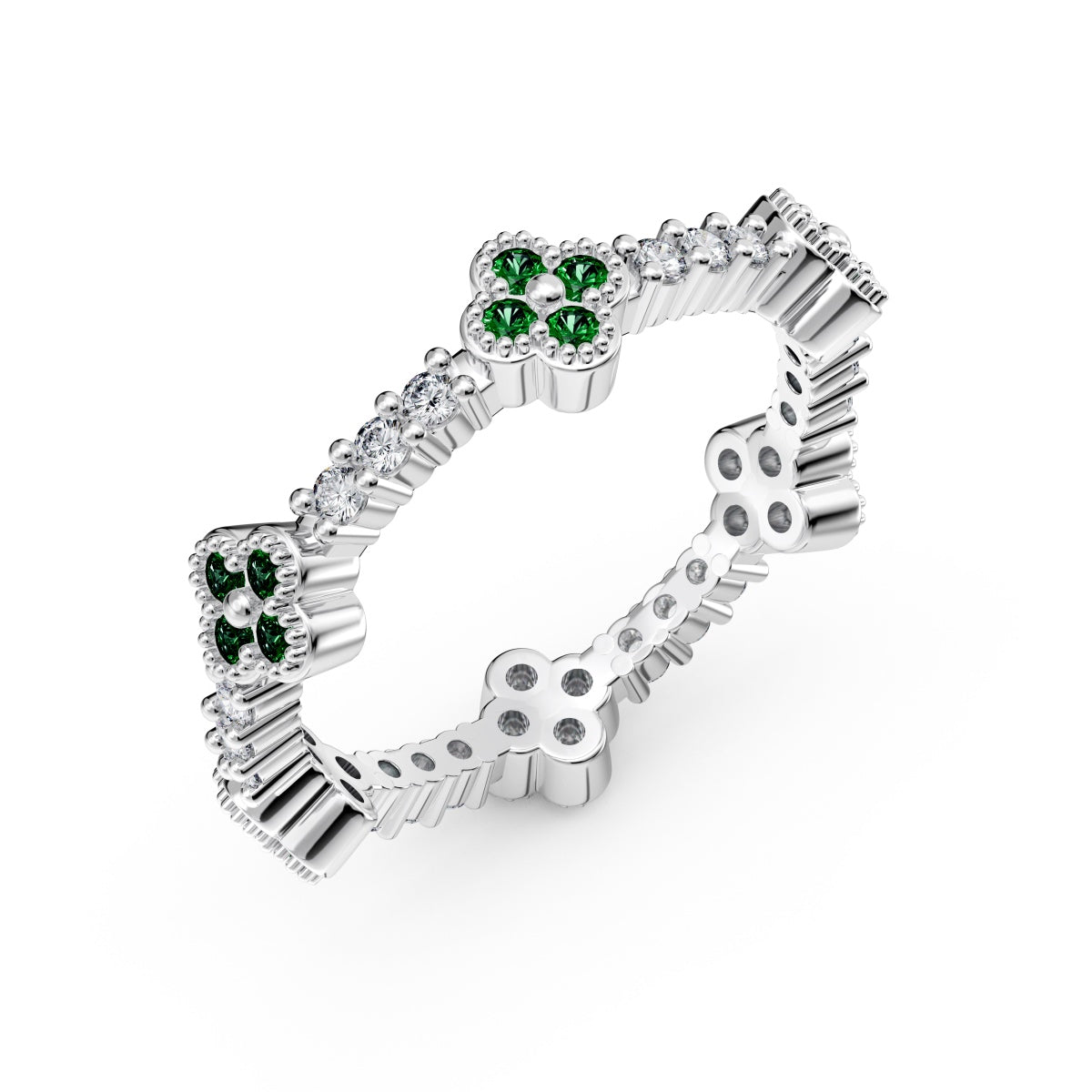 Anillo de diamantes con trébol verde