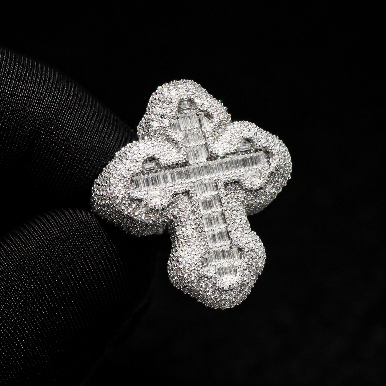 Royal Cross VVS Ring