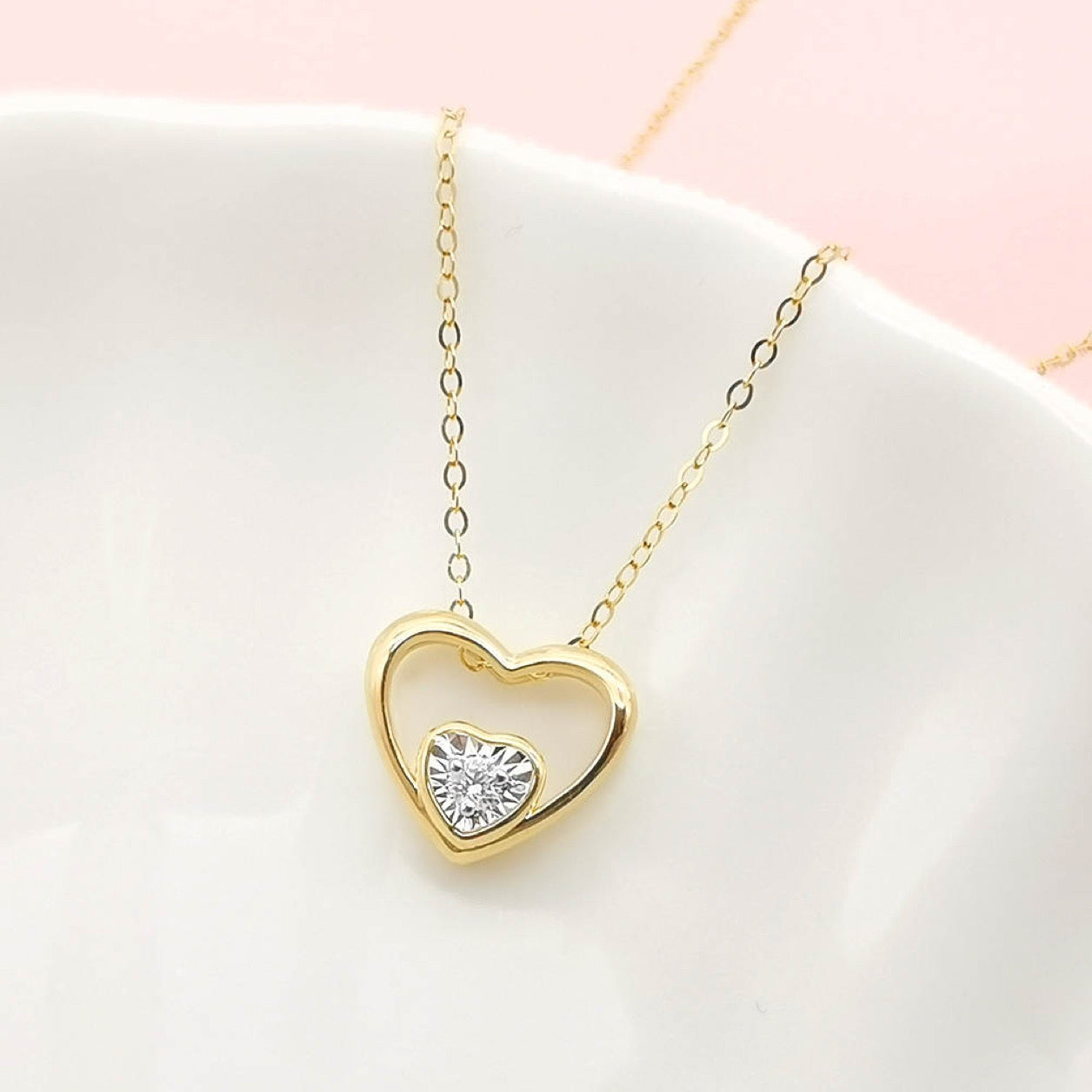 18K Gold Heart Natural Diamond Necklace