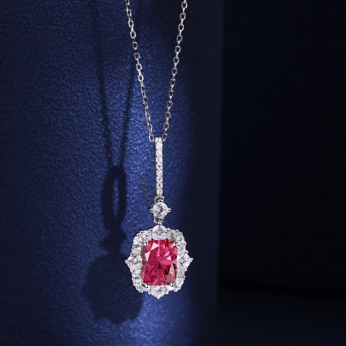 Collar de diamantes rojos