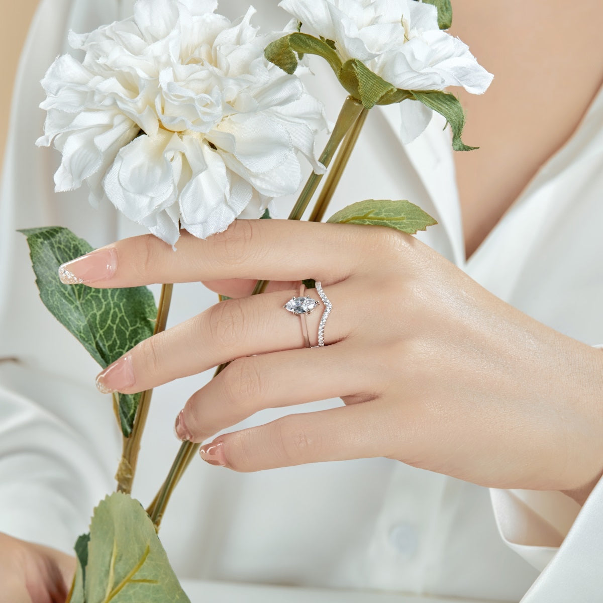 Conjunto de anillos con diamantes blancos