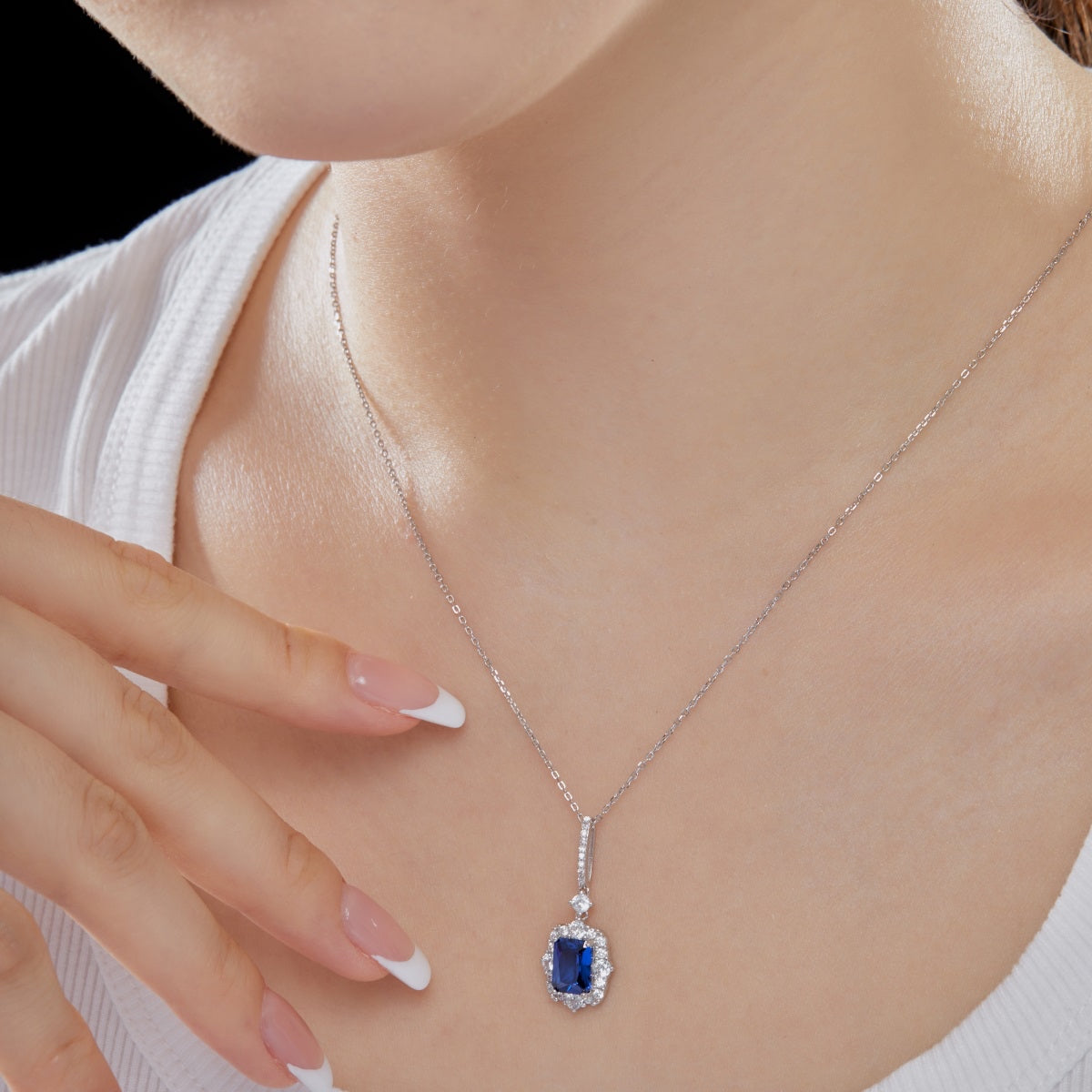 Collar de diamantes azules
