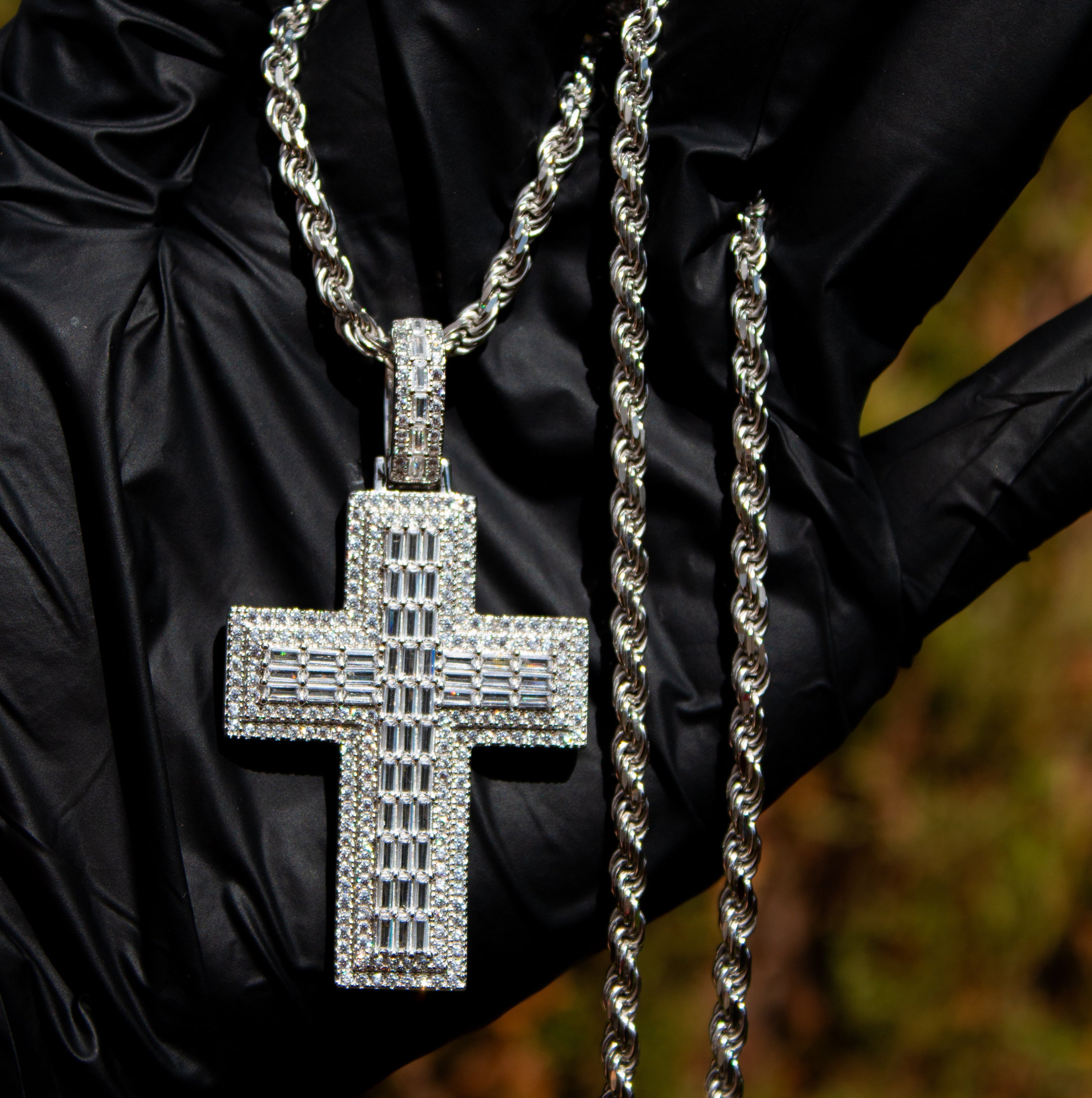 Cruz Pendant