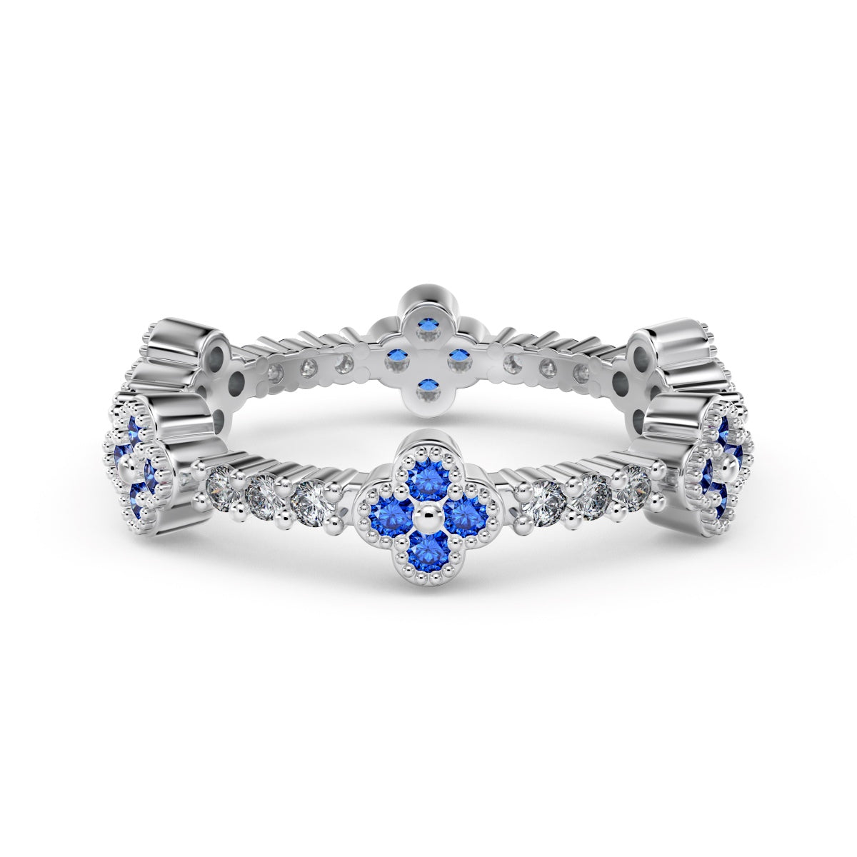 Anillo de diamantes con trébol azul