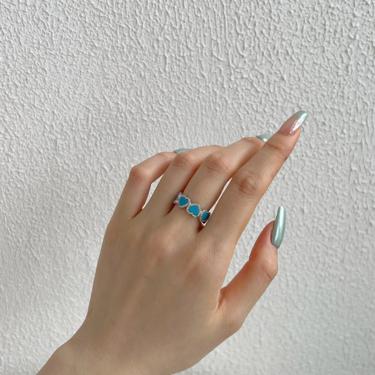 Anillo de diamantes con corazón de turquesa