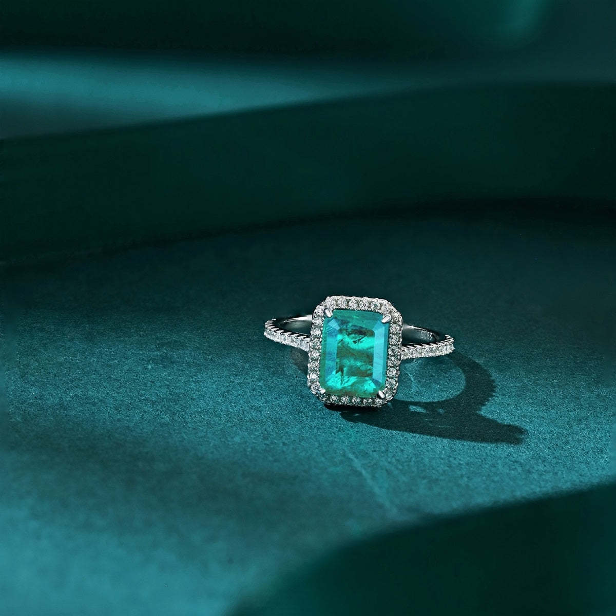 Anillo de diamantes turquesa