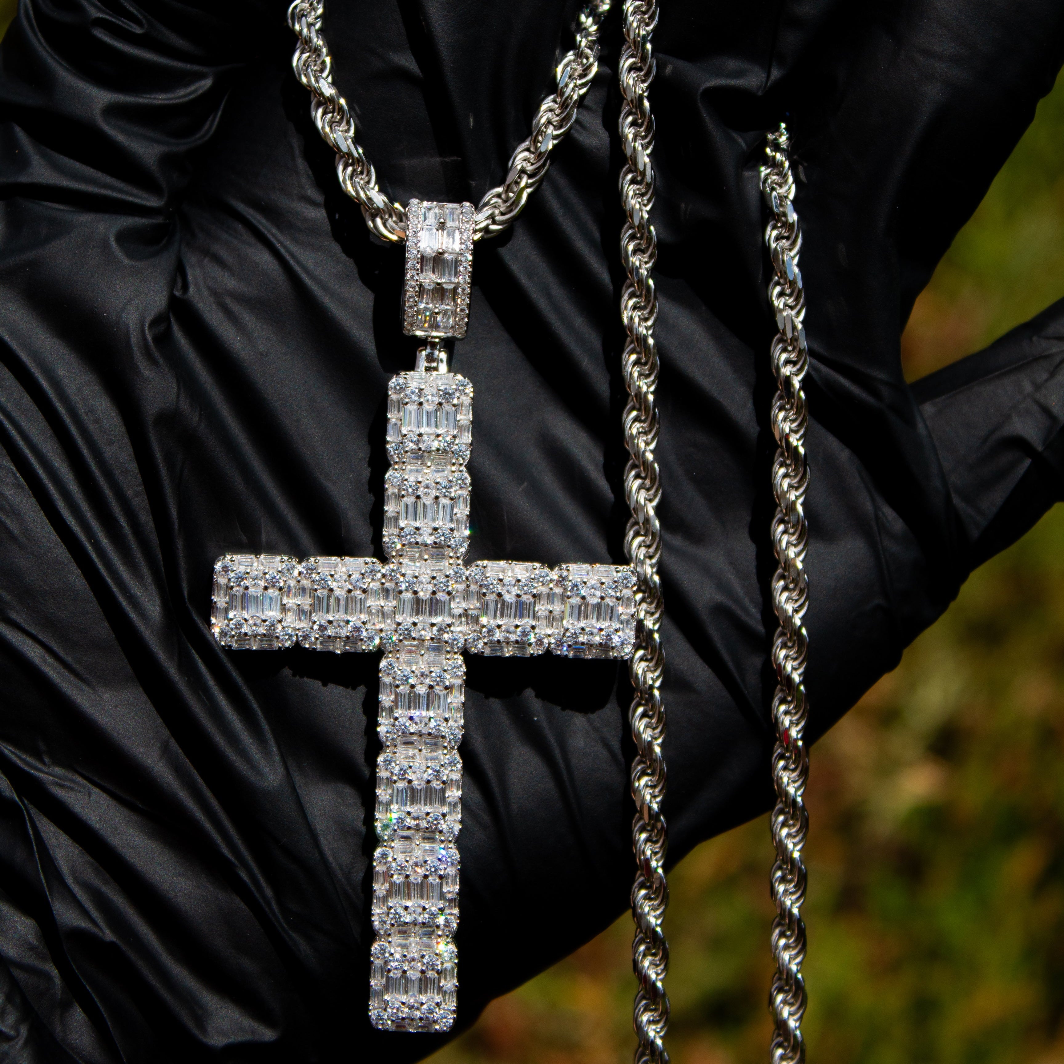 Cruz Pendant