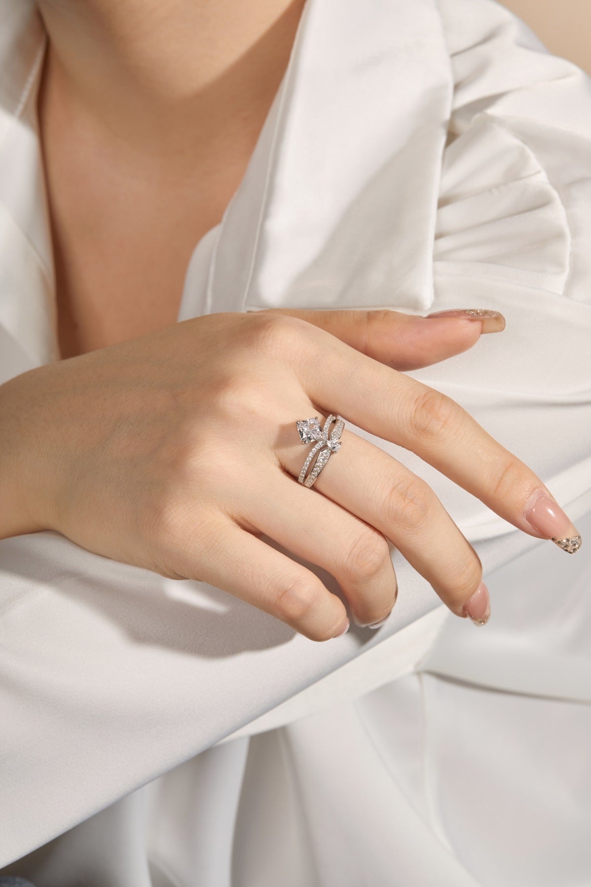 Anillo de diamantes blancos
