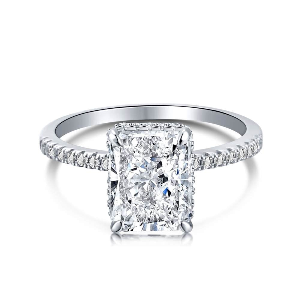Anillo de diamantes blancos radiantes