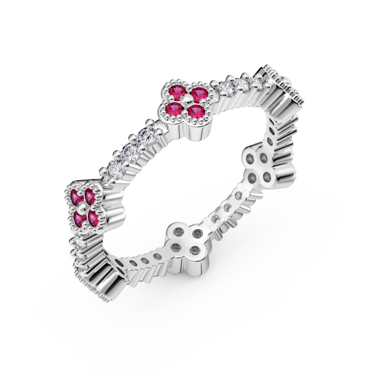 Anillo de diamantes con trébol fucsia