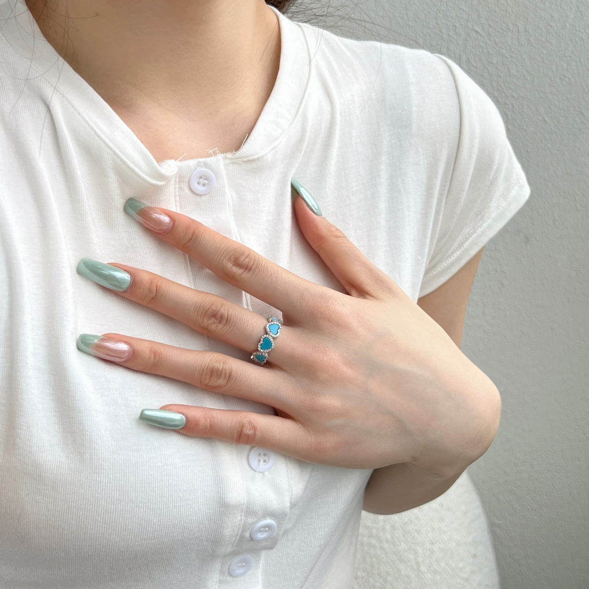 Anillo de diamantes con corazón de turquesa
