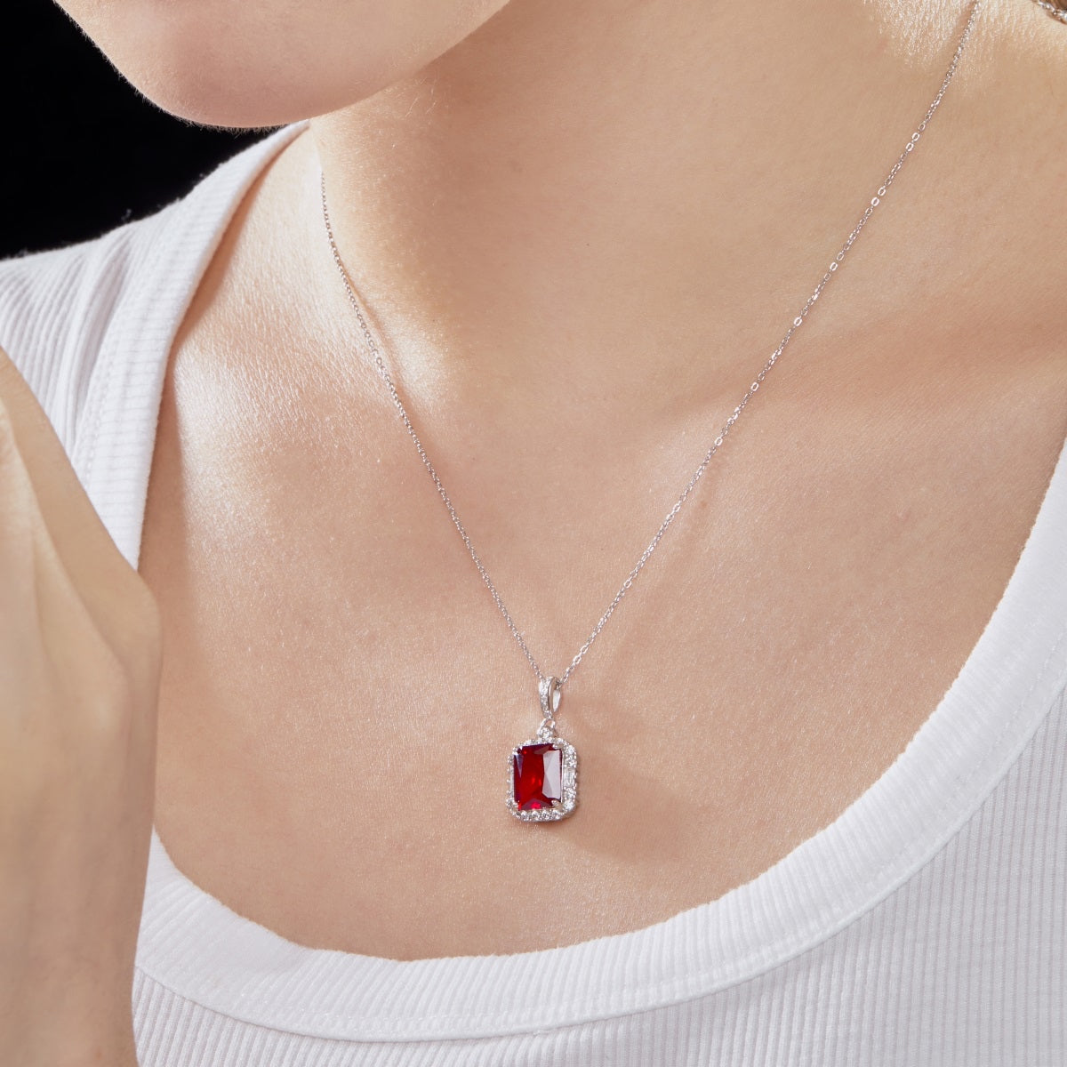 Collar de diamantes rojos