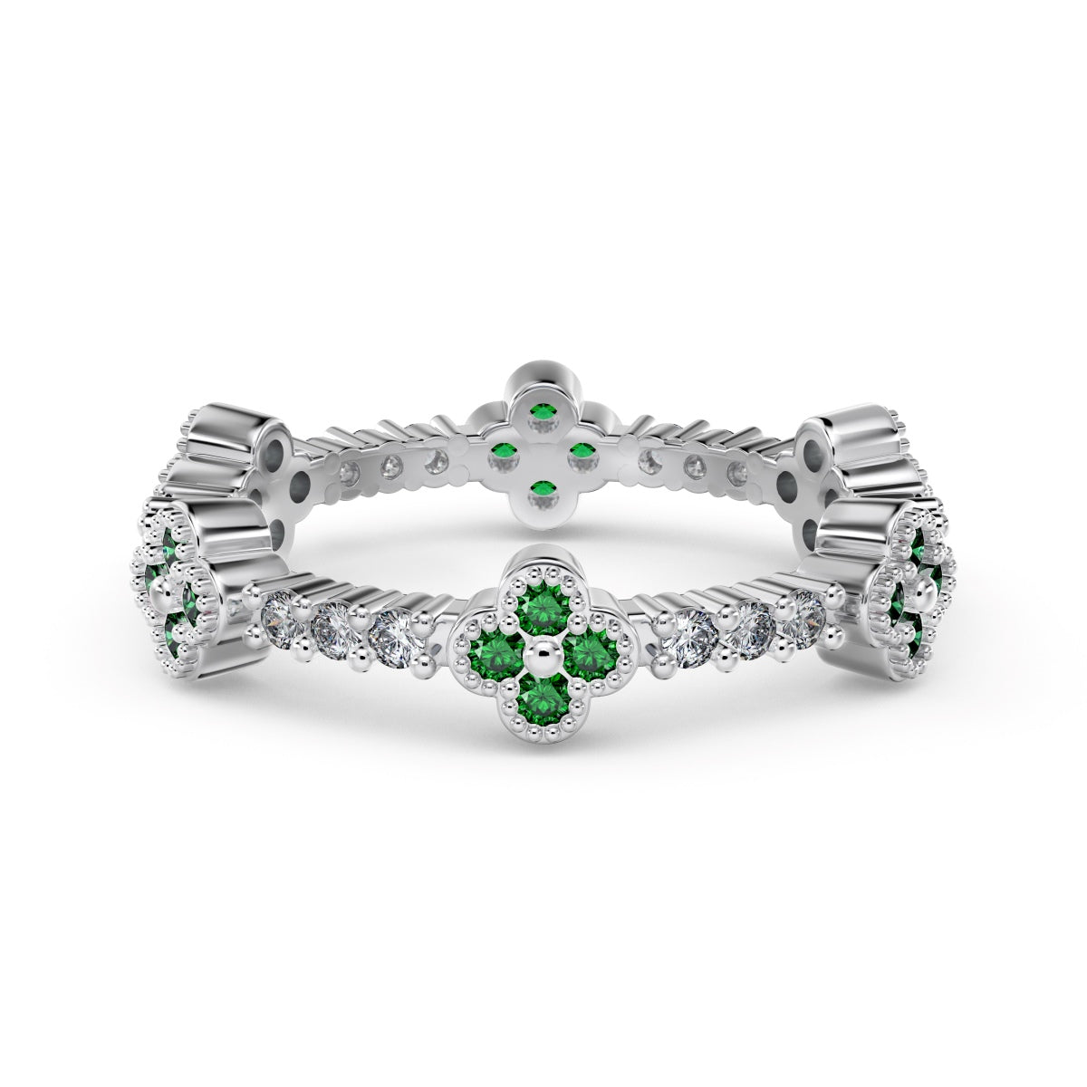 Anillo de diamantes con trébol verde