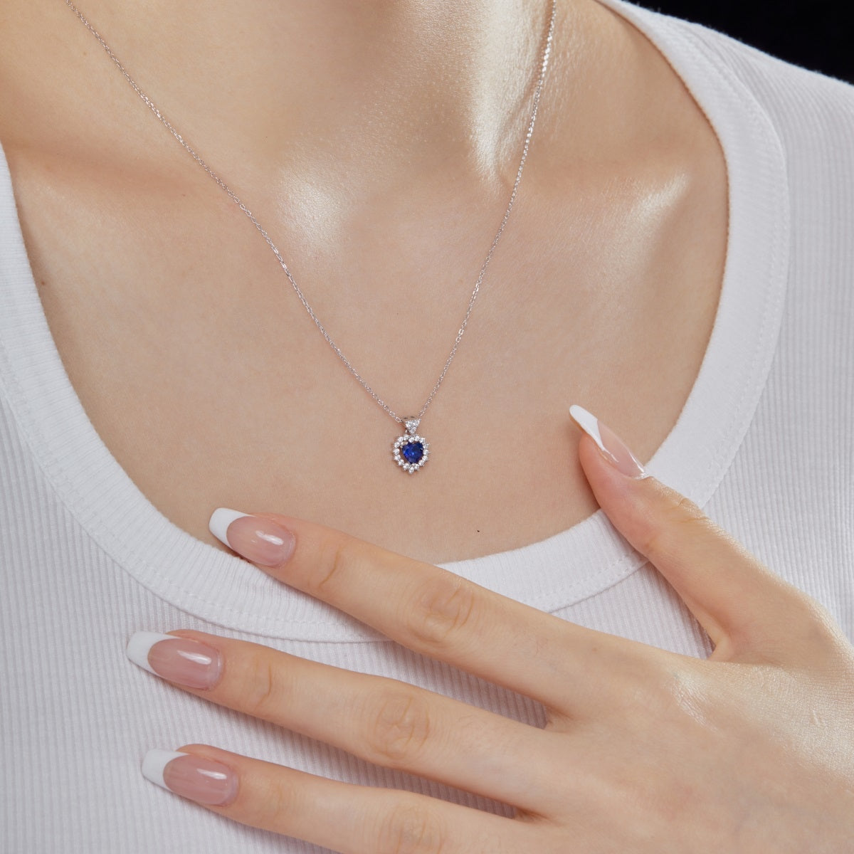Collar de diamantes azules