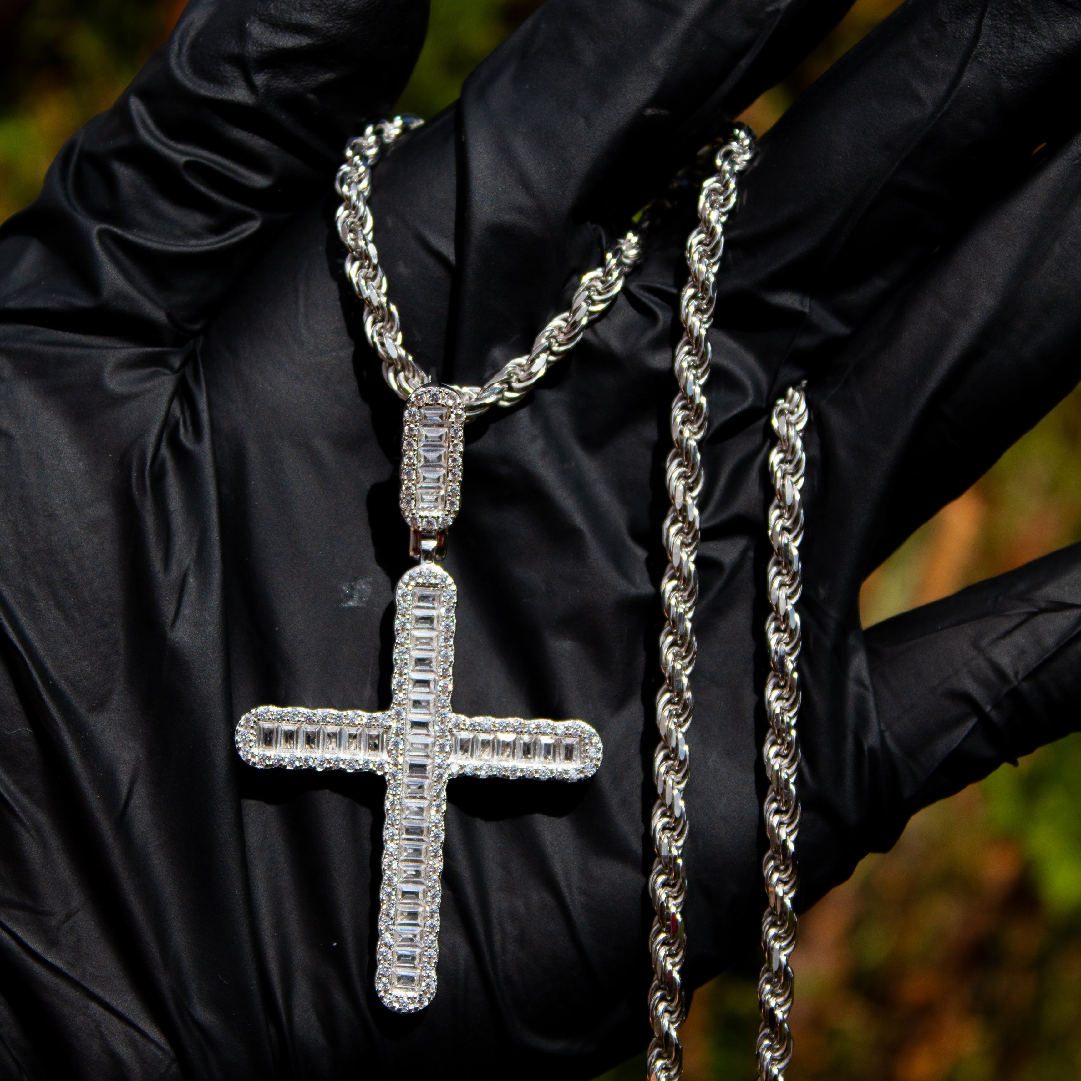 Cruz Pendant