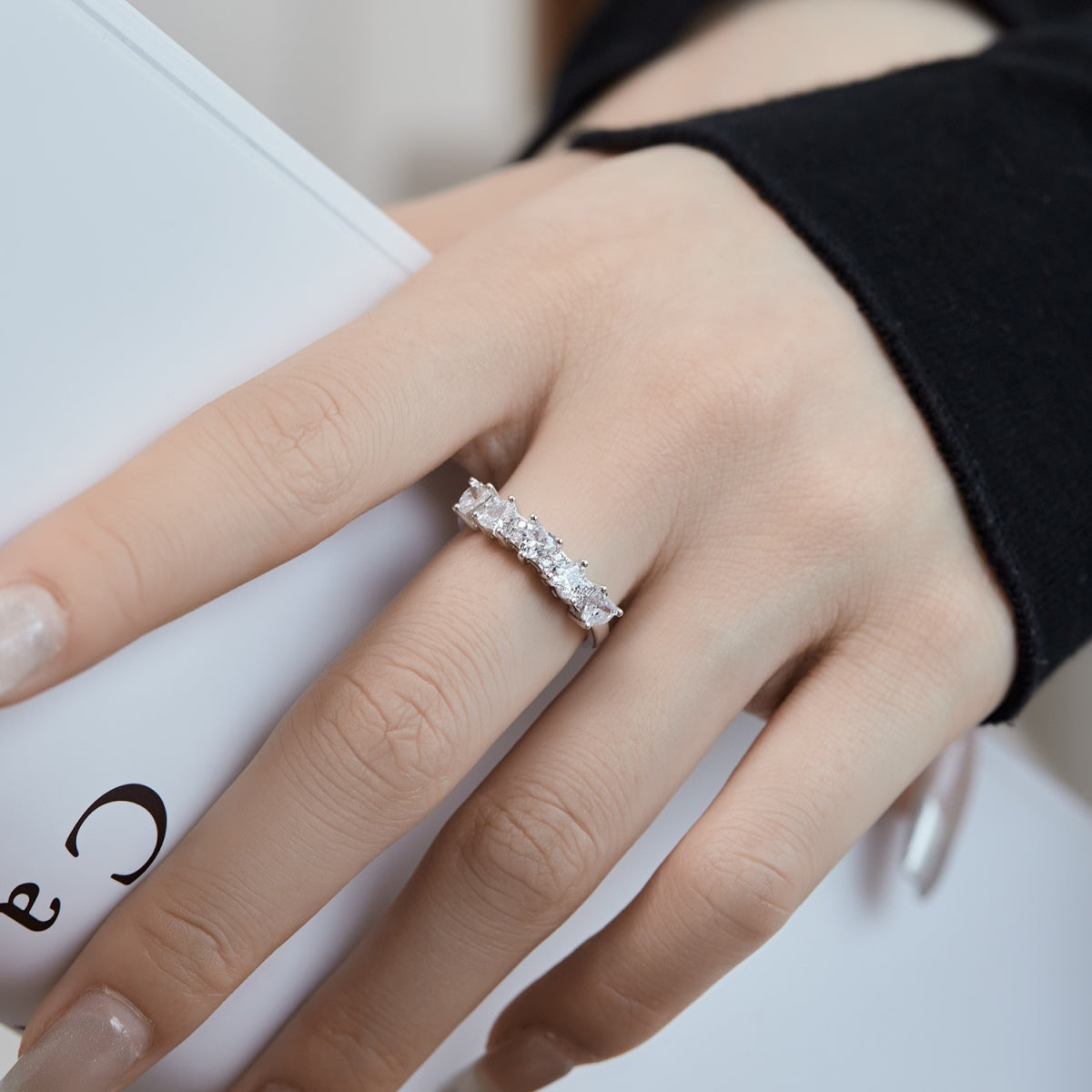 Anillo de diamantes con corazón blanco