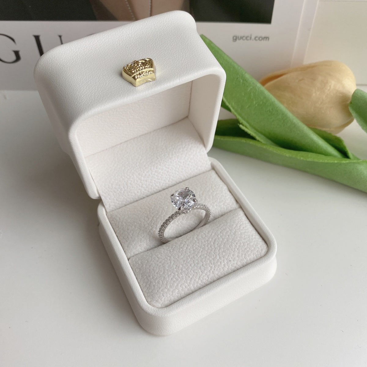 Anillo de diamantes blancos