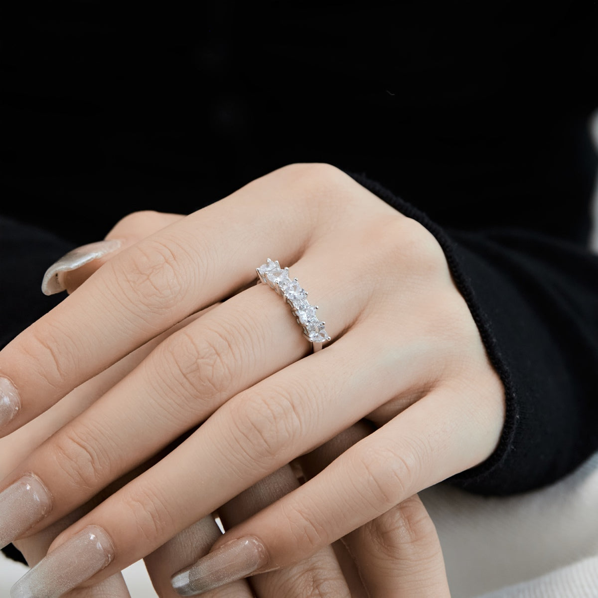 Anillo de diamantes con corazón blanco