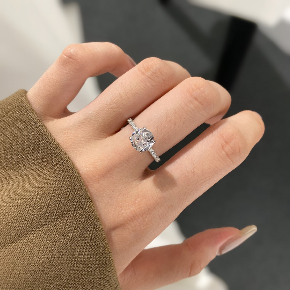 Anillo de diamantes blancos