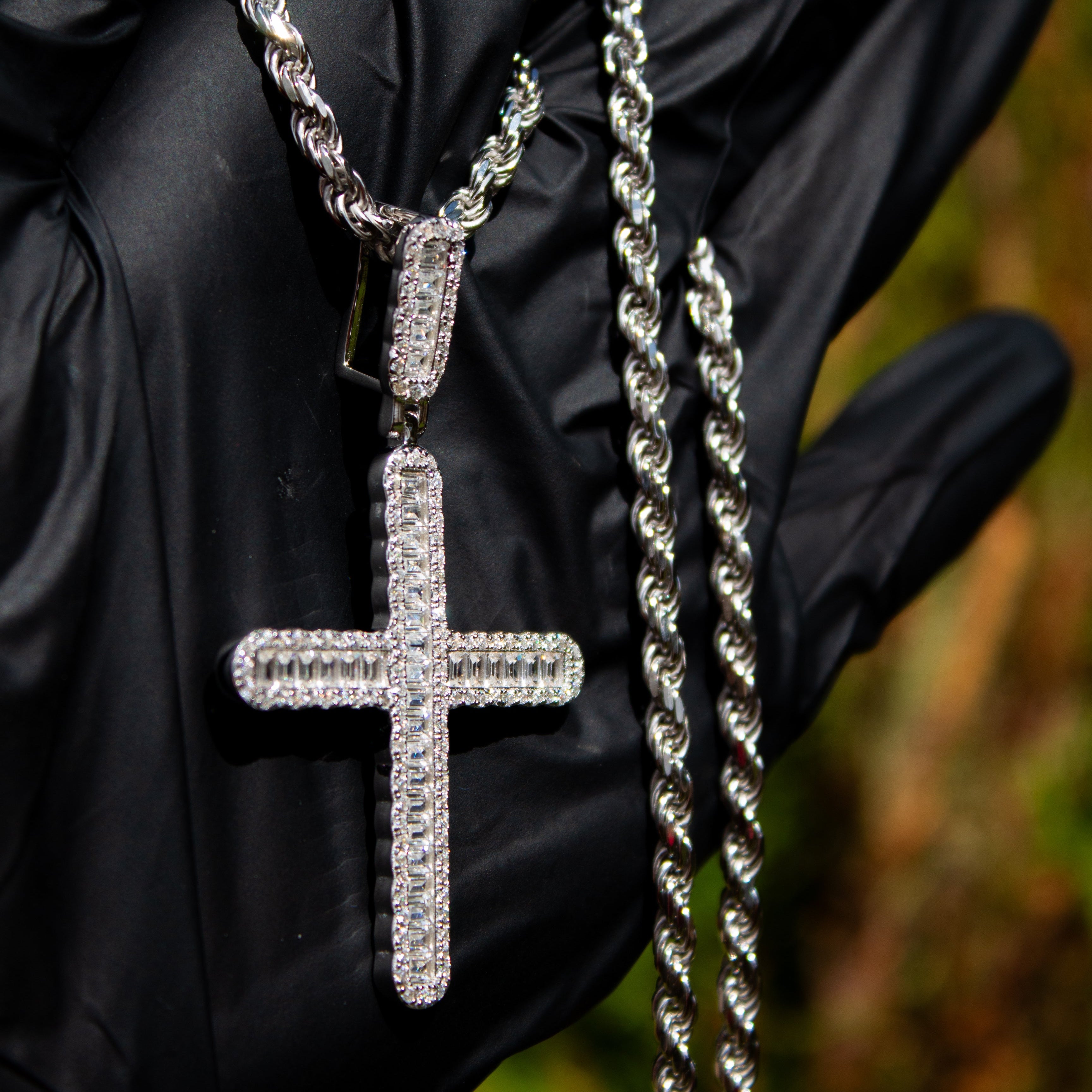Cruz Pendant