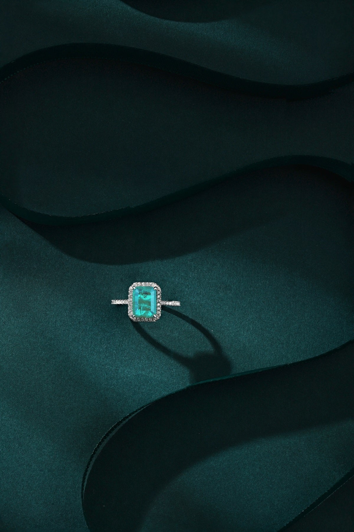 Anillo de diamantes turquesa