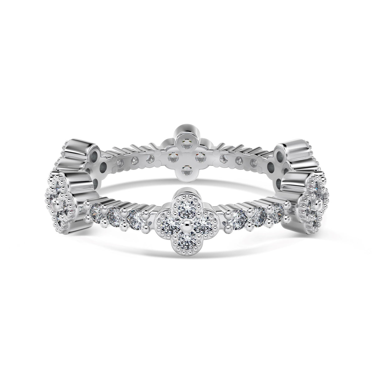Anillo de diamantes con trébol blanco