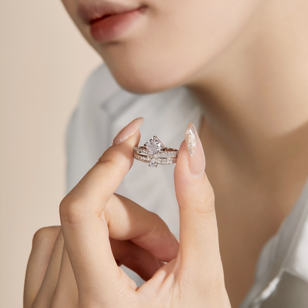 Anillo de diamantes blancos