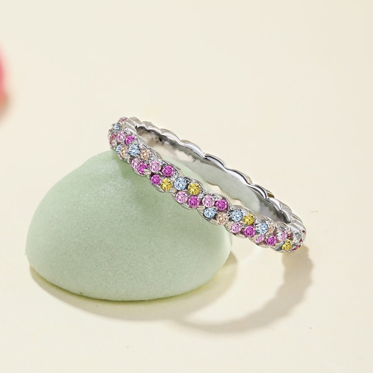 Anillo de diamantes de colores