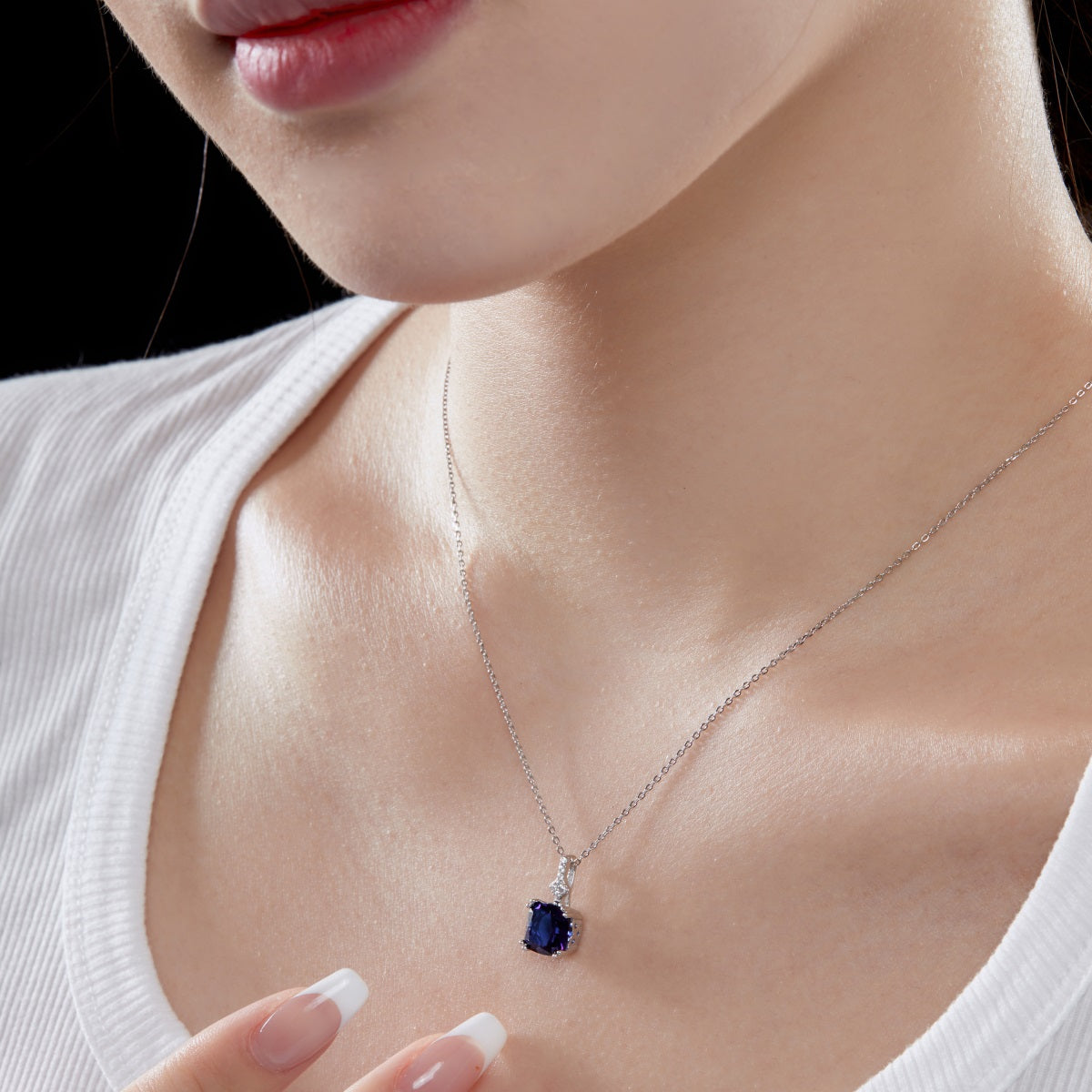Collar de diamantes azules