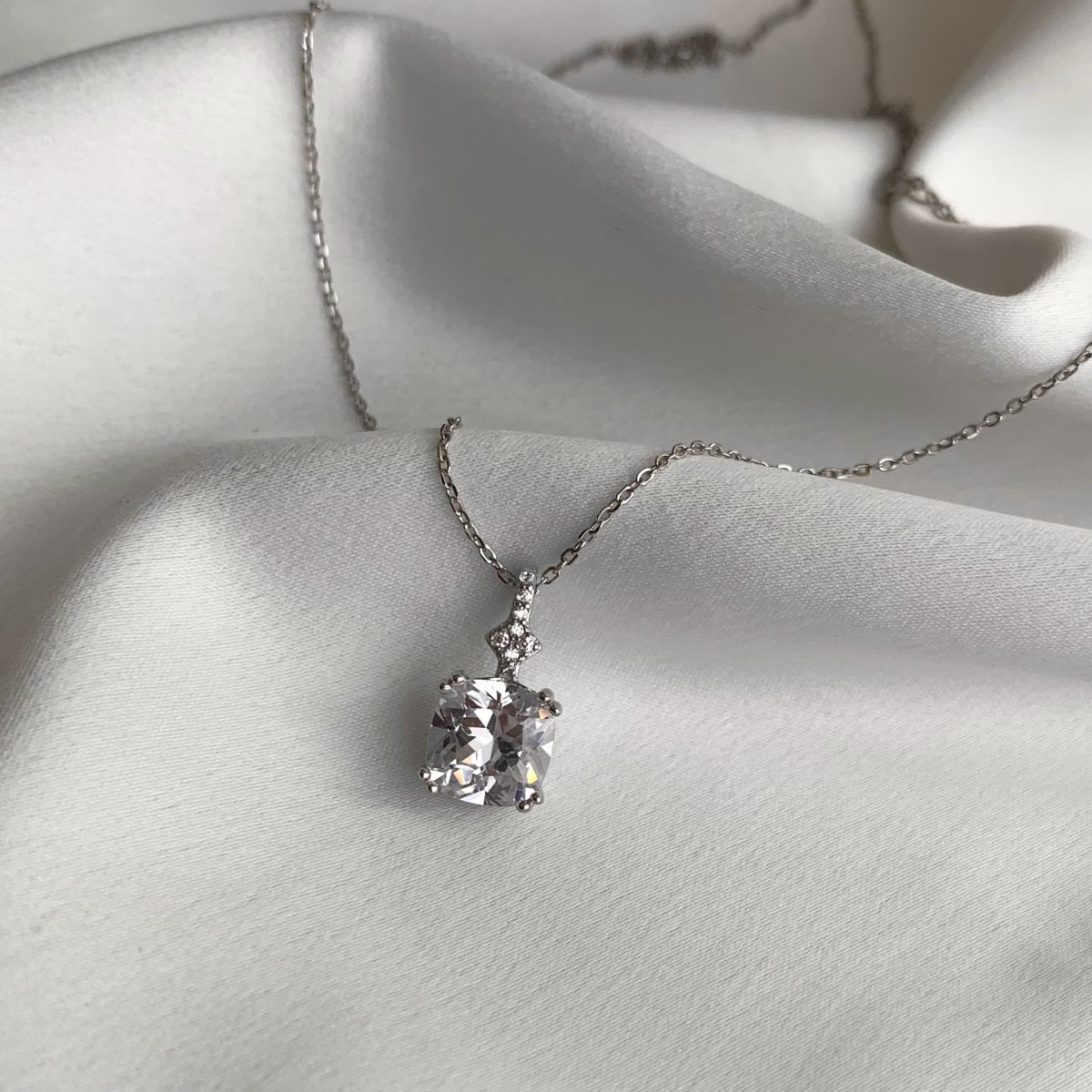 Collar de diamantes blancos