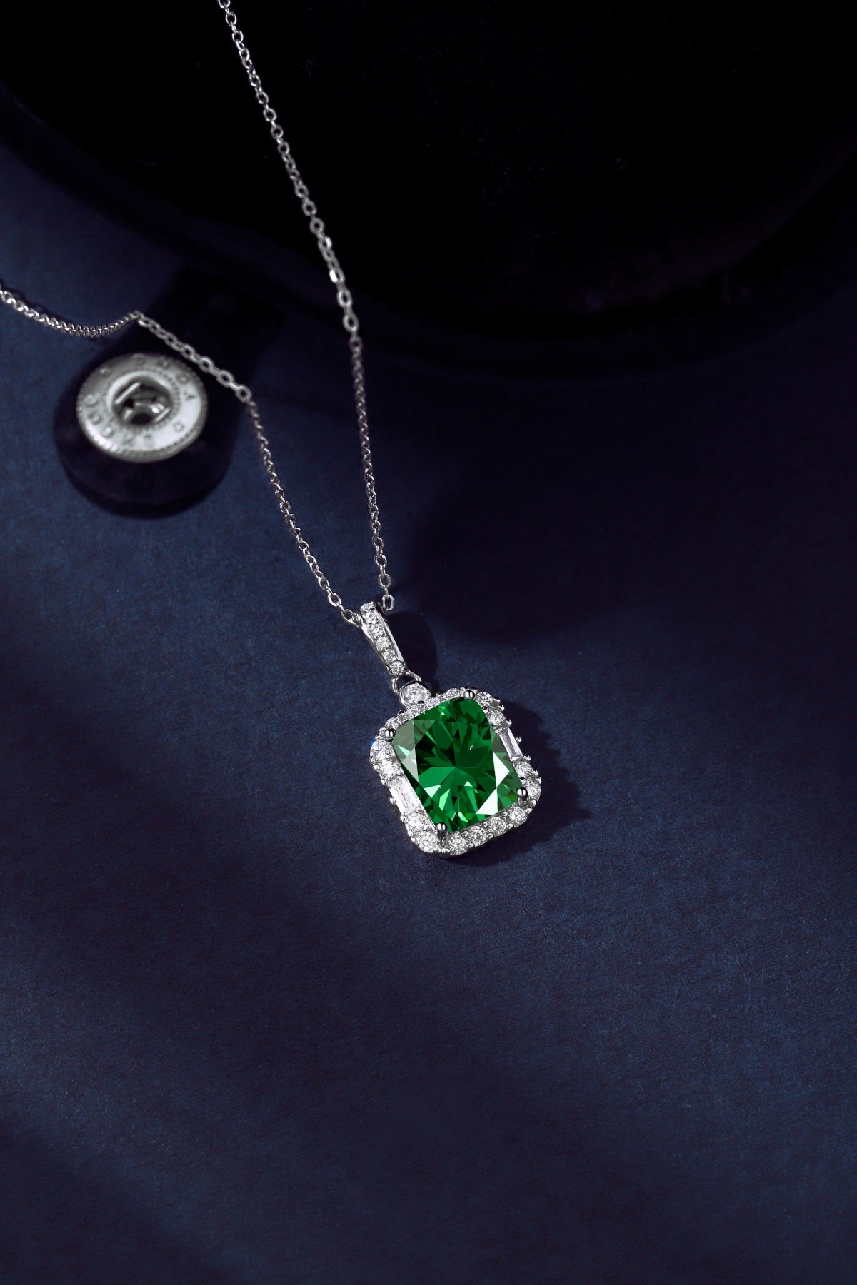 Collar de diamantes verdes