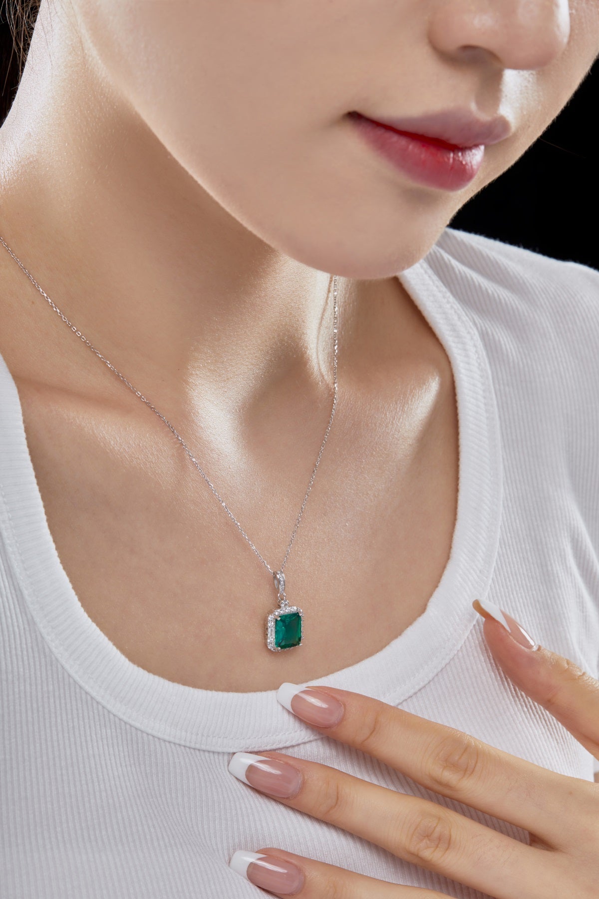 Collar de diamantes verdes