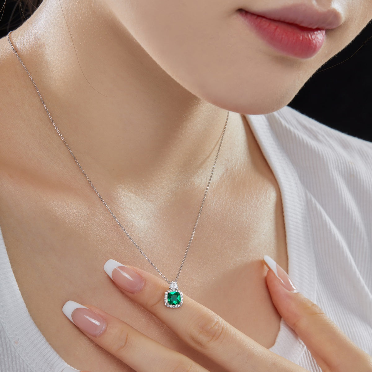 Collar de diamantes verdes