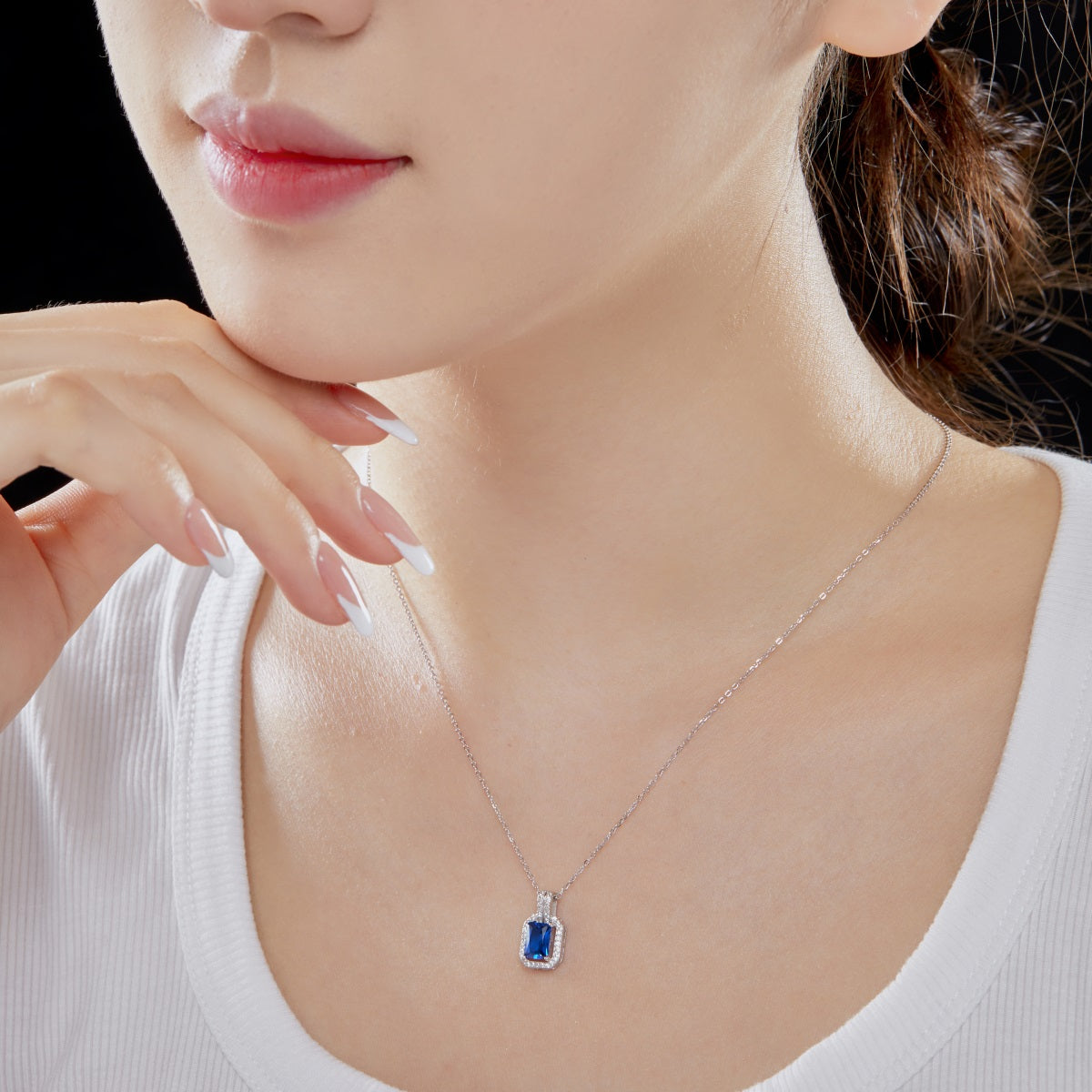 Collar de diamantes azules