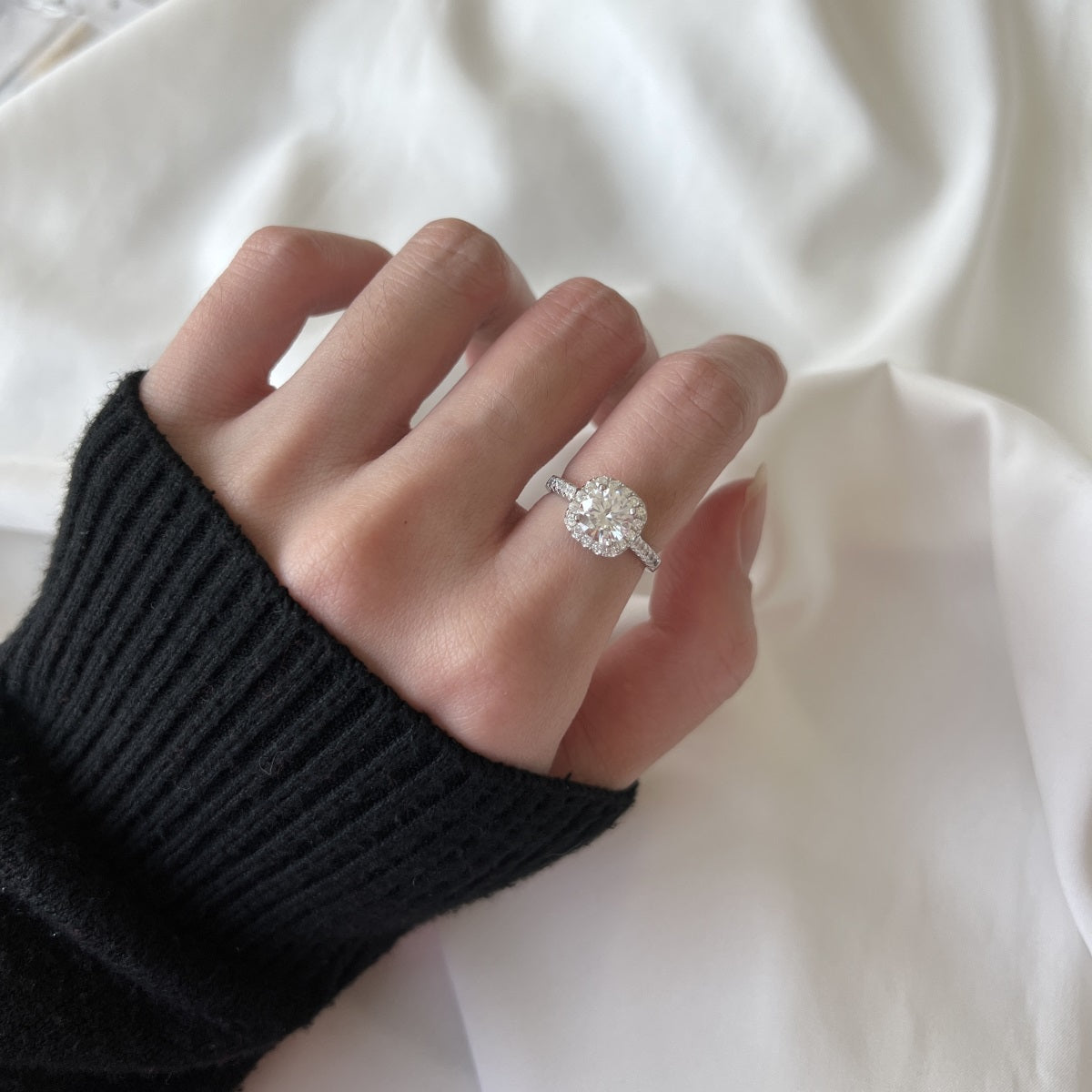 Anillo de diamantes blancos