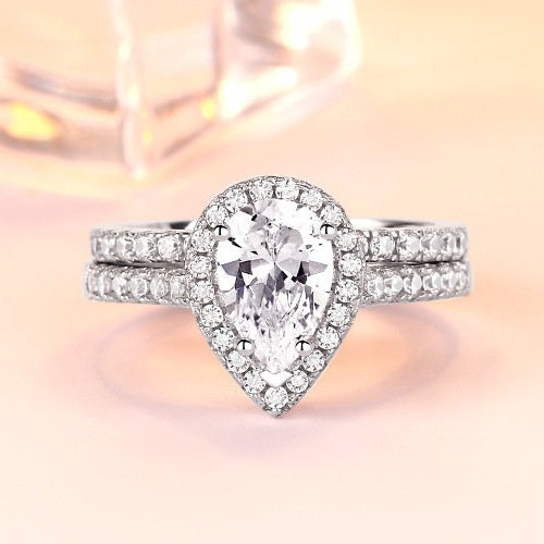 Conjunto de anillos con diamantes ovalados blancos