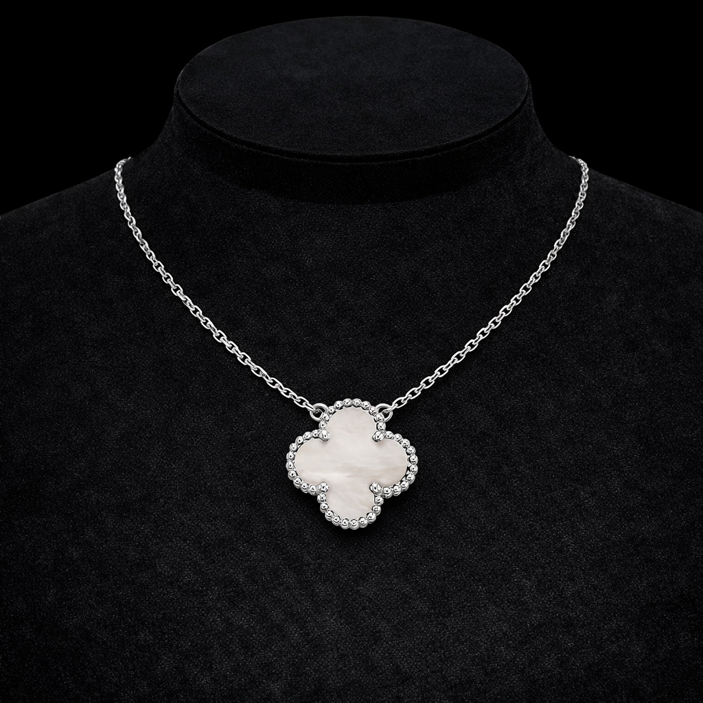 Collar de hoja de trébol