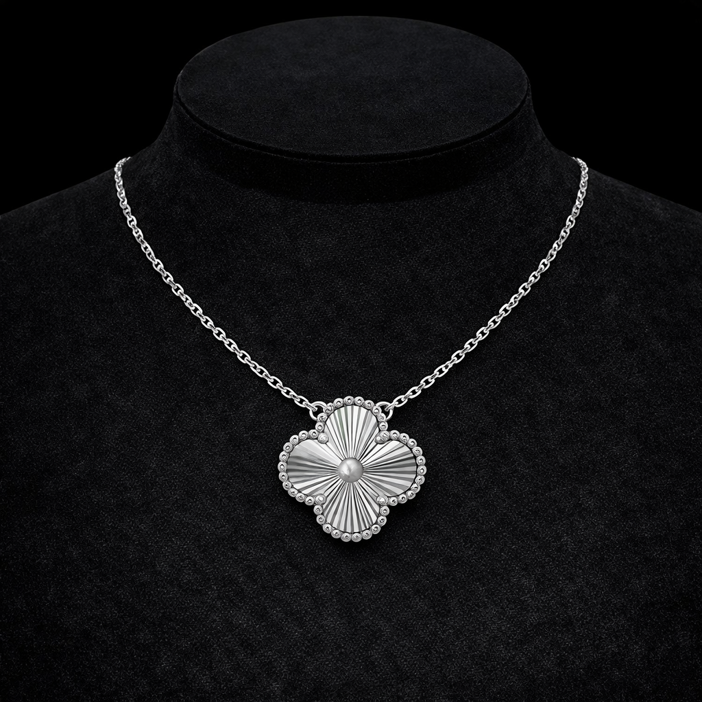 Collar de hoja de trébol