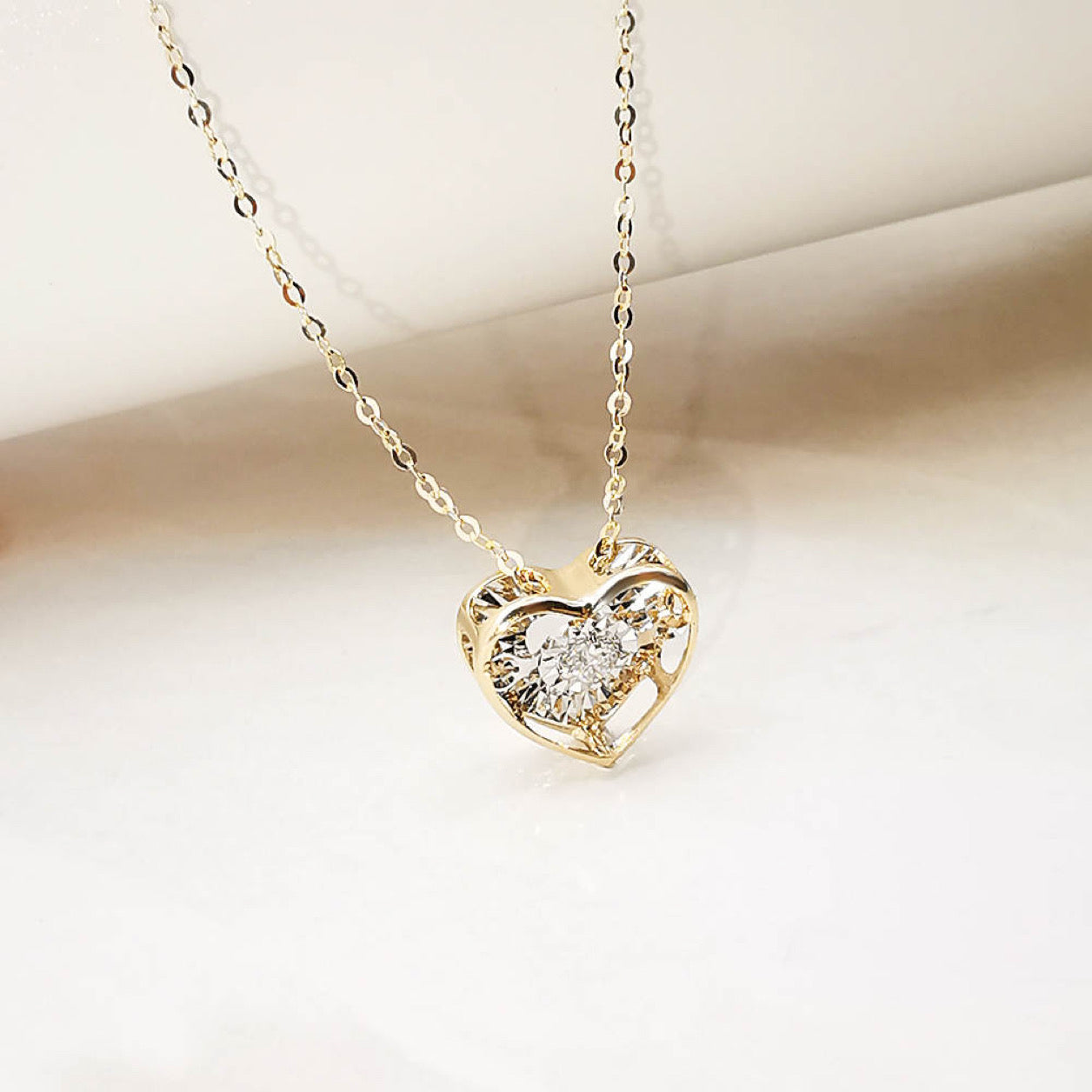 18K Gold Heart Natural Diamond Necklace