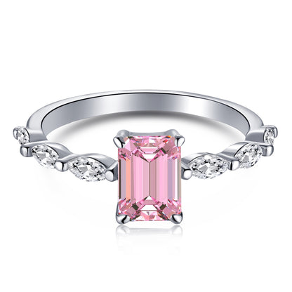 Anillo de diamantes de talla esmeralda rosa